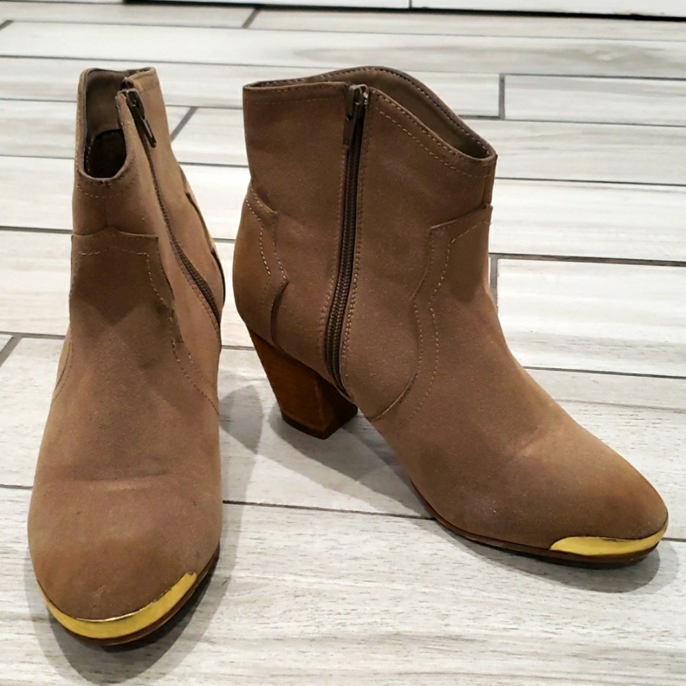 Bucco Cavendish heeled booties.